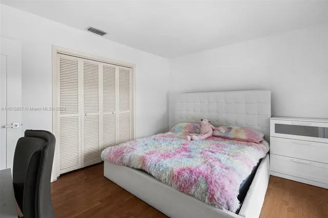 $1,249,000 | 633 North Crescent Drive, Hollywood, FL 33021