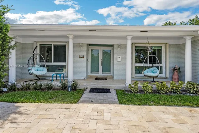 $1,249,000 | 633 North Crescent Drive, Hollywood, FL 33021
