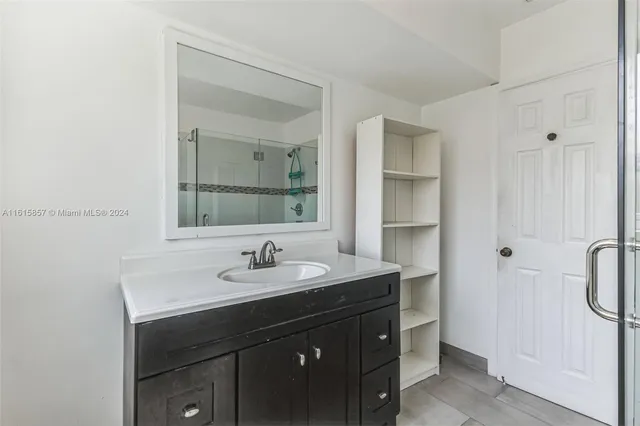 $1,249,000 | 633 North Crescent Drive, Hollywood, FL 33021