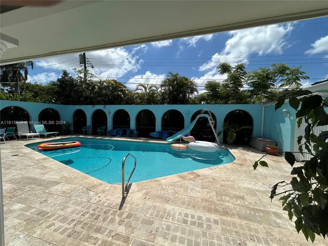 $1,249,000 | 633 North Crescent Drive, Hollywood, FL 33021