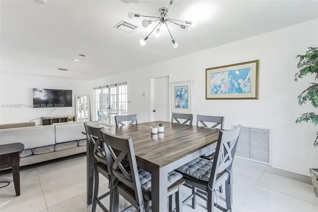 $1,249,000 | 633 North Crescent Drive, Hollywood, FL 33021