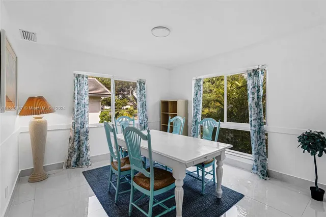 $1,249,000 | 633 North Crescent Drive, Hollywood, FL 33021