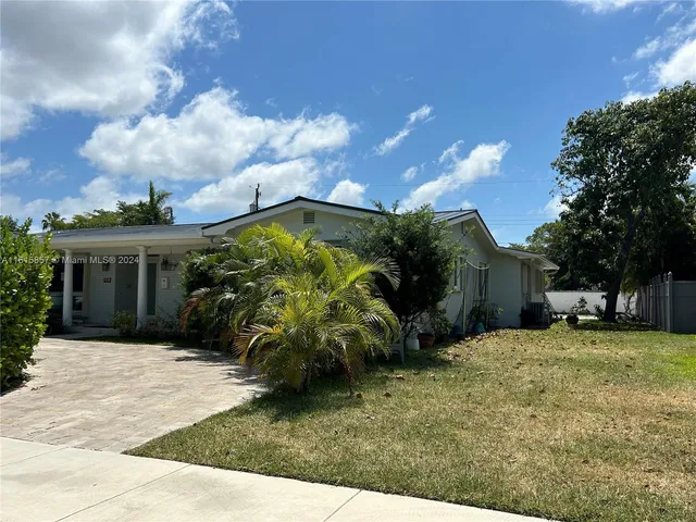 $1,249,000 | 633 North Crescent Drive, Hollywood, FL 33021