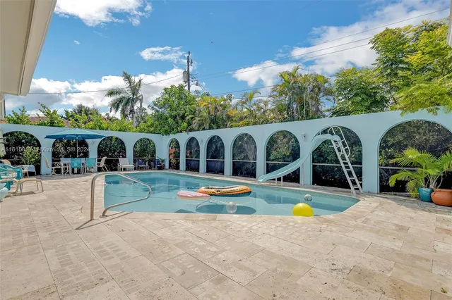 $1,249,000 | 633 North Crescent Drive, Hollywood, FL 33021