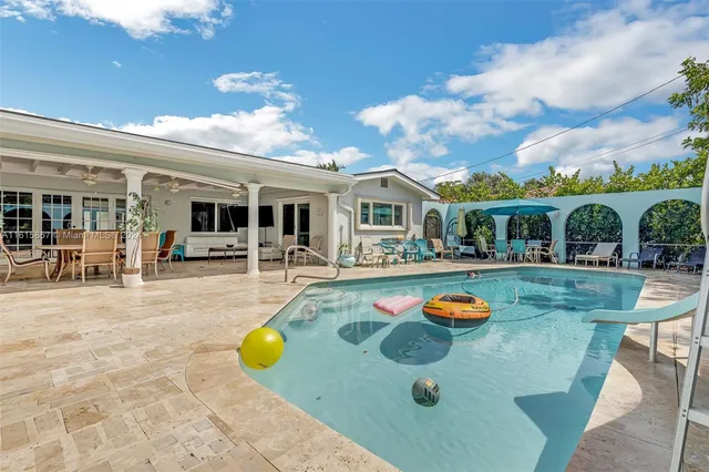 $1,249,000 | 633 North Crescent Drive, Hollywood, FL 33021
