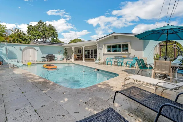 $1,249,000 | 633 North Crescent Drive, Hollywood, FL 33021