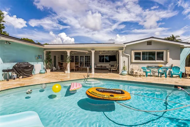 $1,249,000 | 633 North Crescent Drive, Hollywood, FL 33021