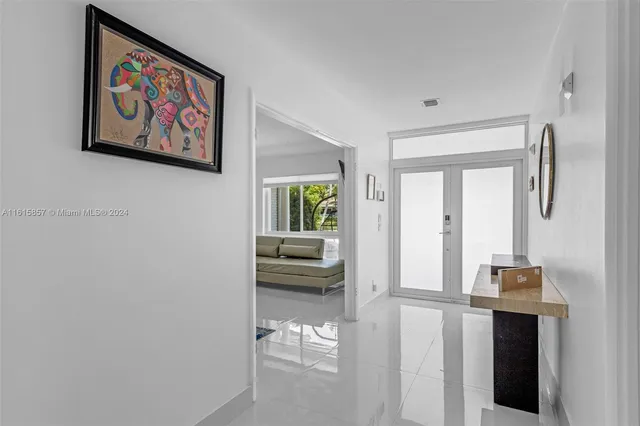 $1,249,000 | 633 North Crescent Drive, Hollywood, FL 33021