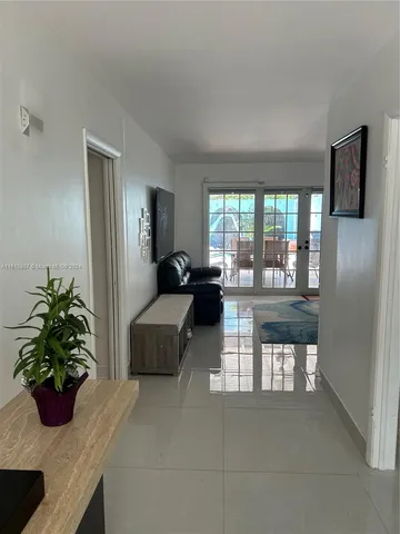 $1,249,000 | 633 North Crescent Drive, Hollywood, FL 33021