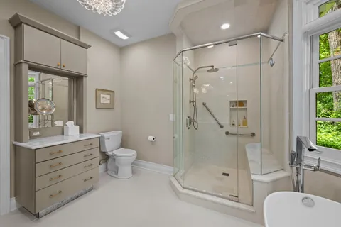 $1,175,000 | 861 Gloucester Crossing, Lake Forest, IL 60045