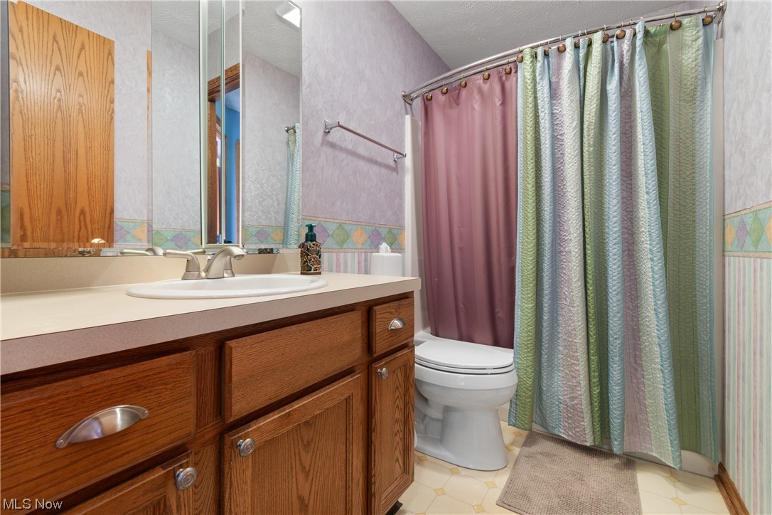 8366 Turquoise Avenue Northeast Canton, OH 44721 - Photo 18 of 26 Full bath #2.