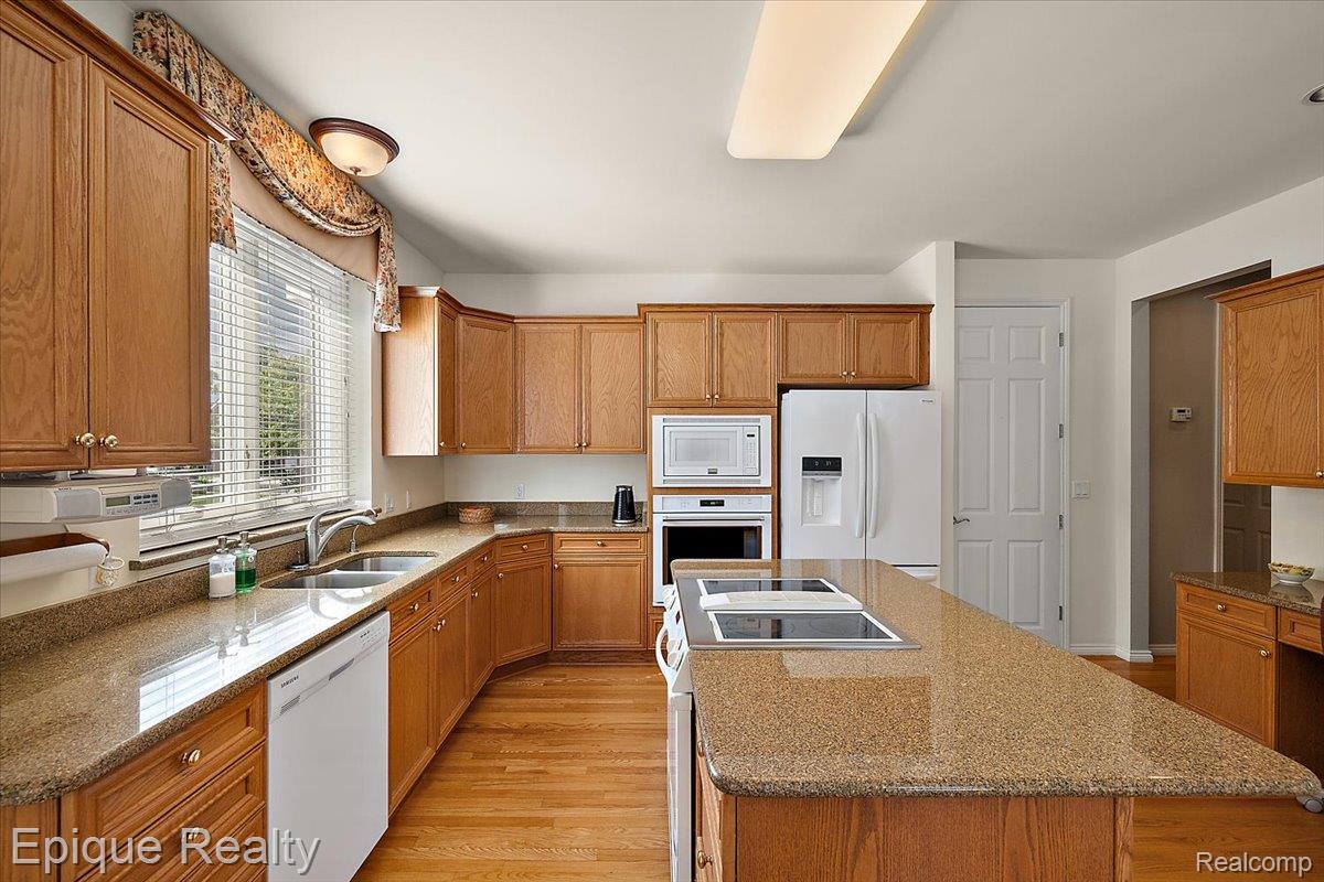 5675 Golf Pointe Drive Clarkston, MI 48348 - Photo 23 of 80 44-5675 Golf Pointe-44.jpg