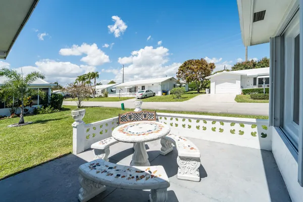 $347,000 | 1601 Southwest 18th Street, Boynton Beach, FL 33426