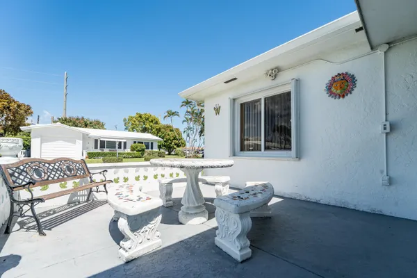 $347,000 | 1601 Southwest 18th Street, Boynton Beach, FL 33426