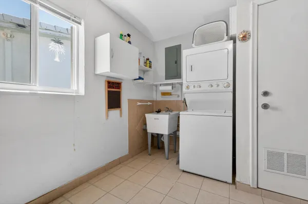 $347,000 | 1601 Southwest 18th Street, Boynton Beach, FL 33426