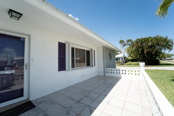 $347,000 | 1601 Southwest 18th Street, Boynton Beach, FL 33426