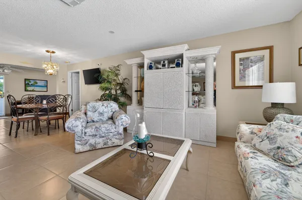 $347,000 | 1601 Southwest 18th Street, Boynton Beach, FL 33426