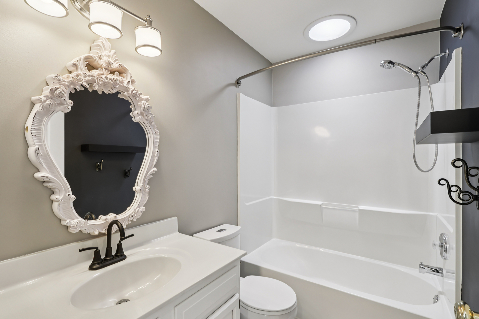 257 Indian Ridge Lane Lake Villa, IL 60046 - Photo 11 of 38 a bathroom with a sink toilet and a bathtub