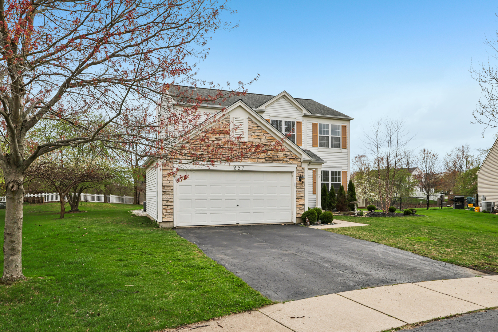 257 Indian Ridge Lane Lake Villa, IL 60046 - Photo 19 of 38 a front view of house with yard and green space