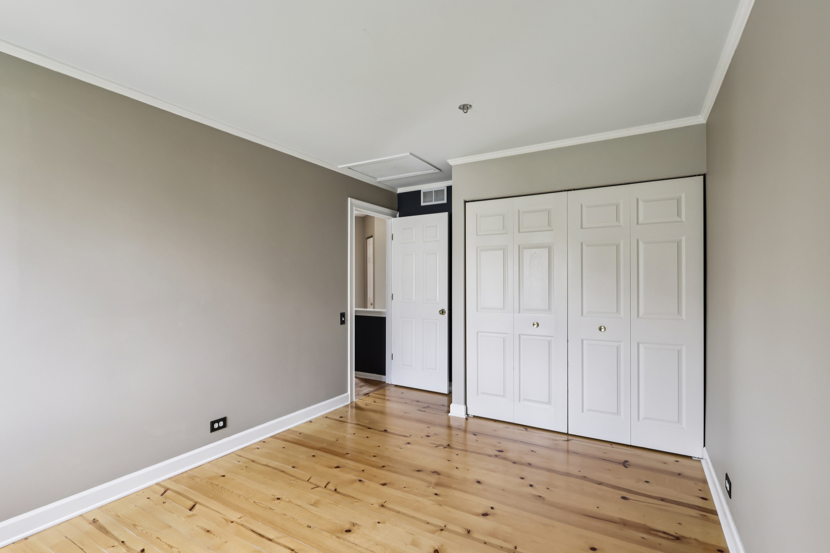 257 Indian Ridge Lane Lake Villa, IL 60046 - Photo 28 of 38 a view of an empty room