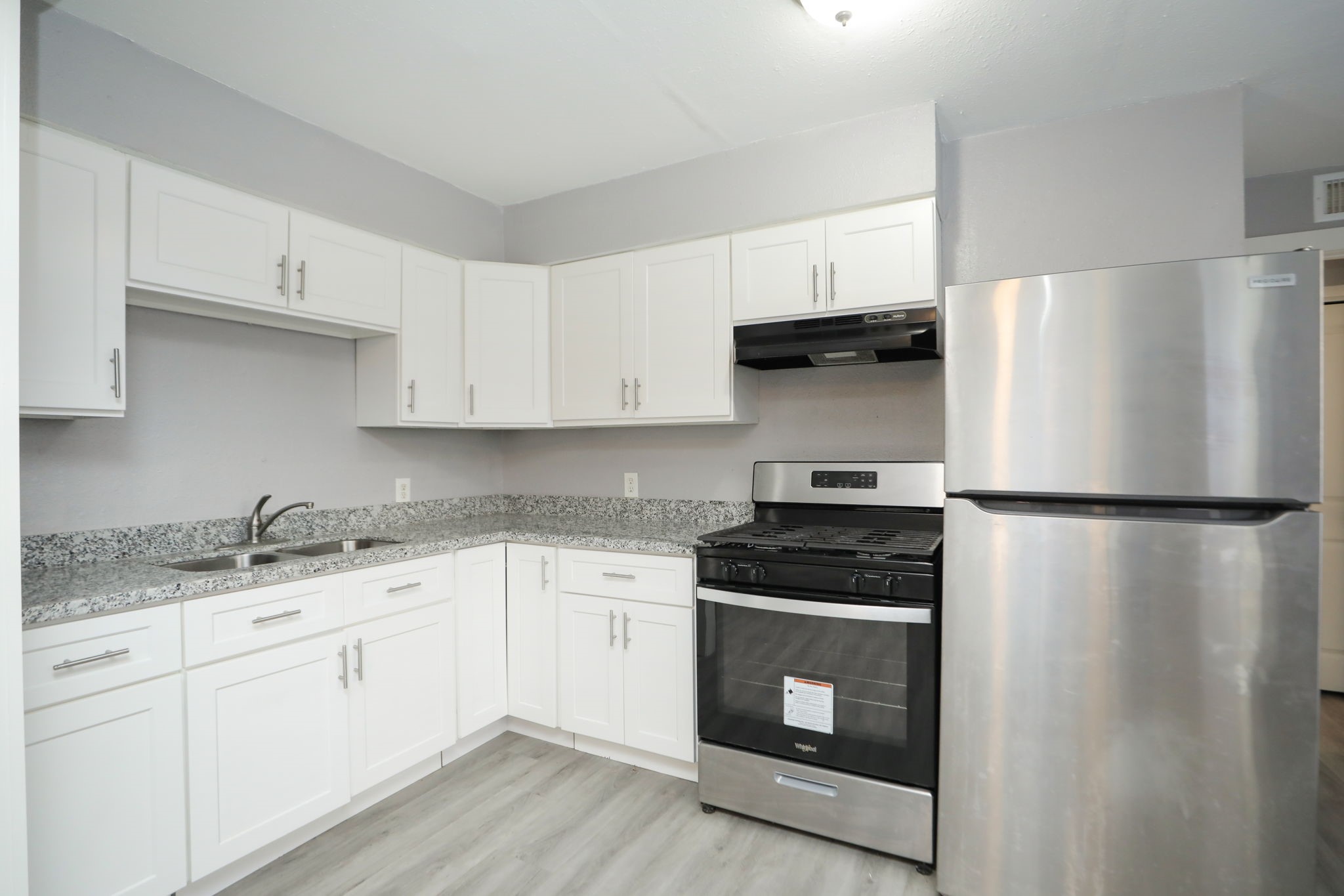 8127 Colonial Lane, Unit 2 Houston, TX 77051 - Photo 7 of 26
