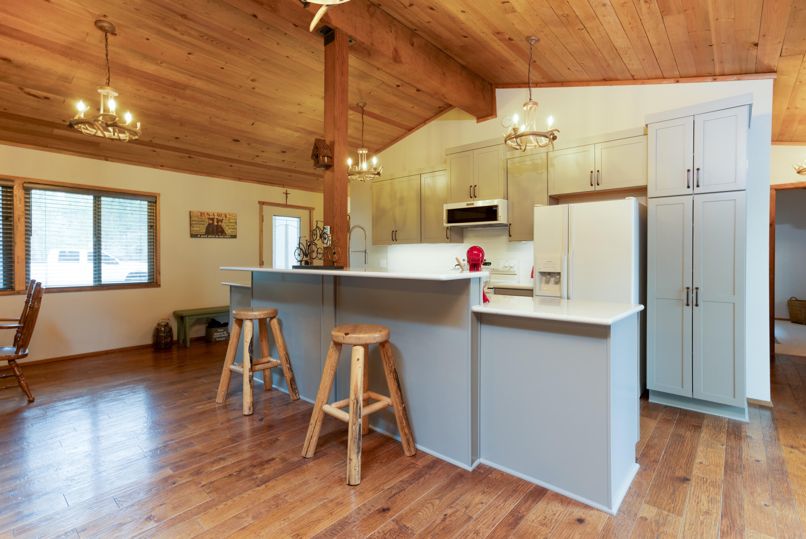 18155 Timber Lane Sunriver, OR 97707 - Photo 6 of 26 Wood beams, large counters, and ample storage