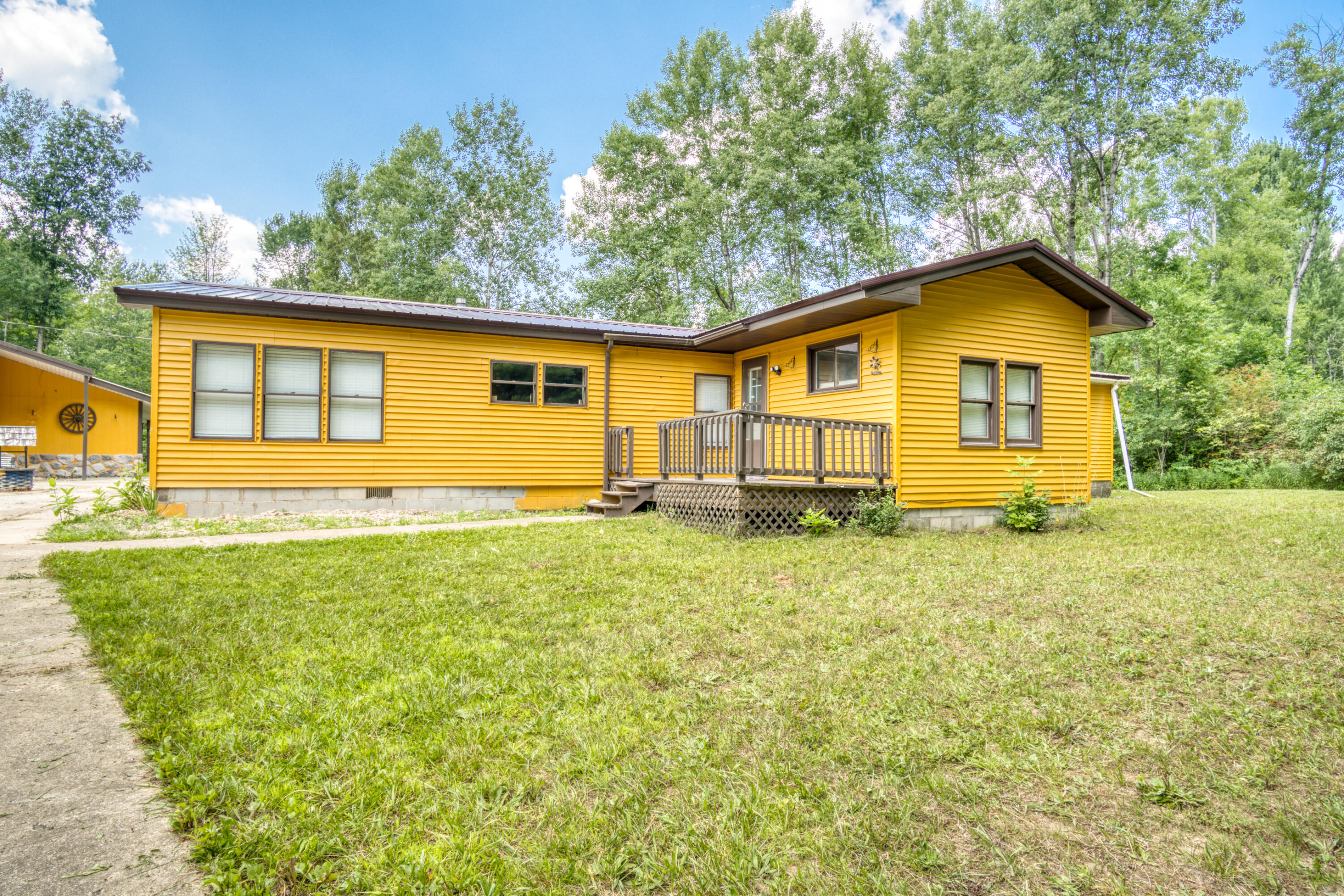 8271 Lakola Road Tustin, MI 49688 - Photo 3 of 52 DSC08561_28