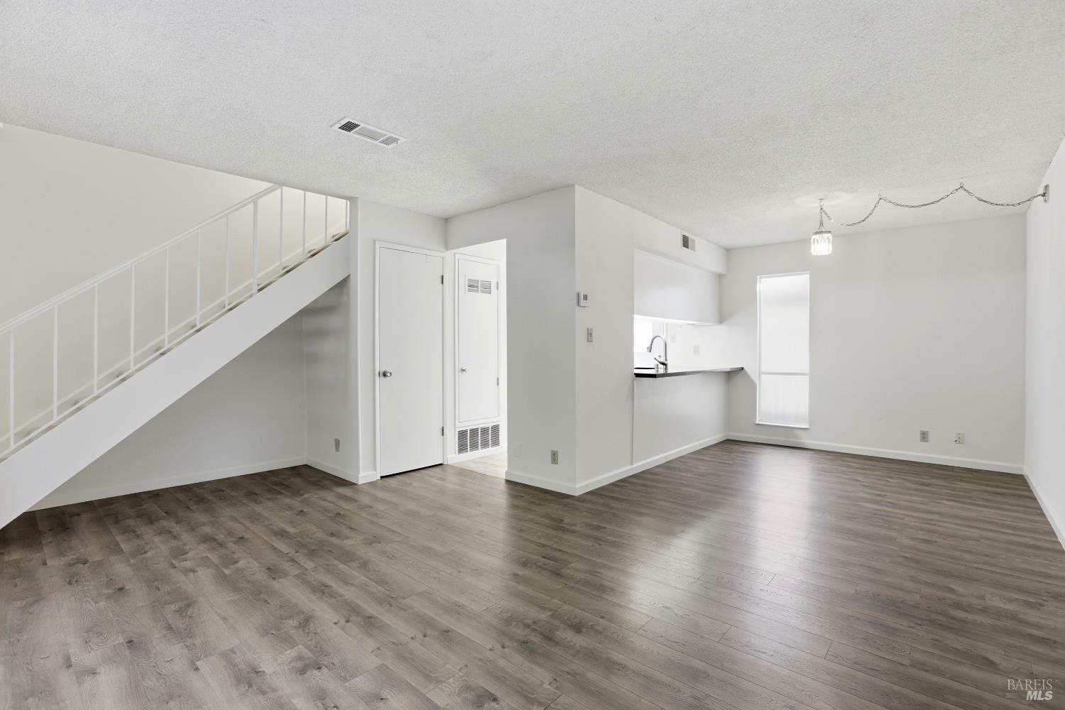 67 Roundtree Boulevard San Rafael, CA 94903 - Photo 4 of 17