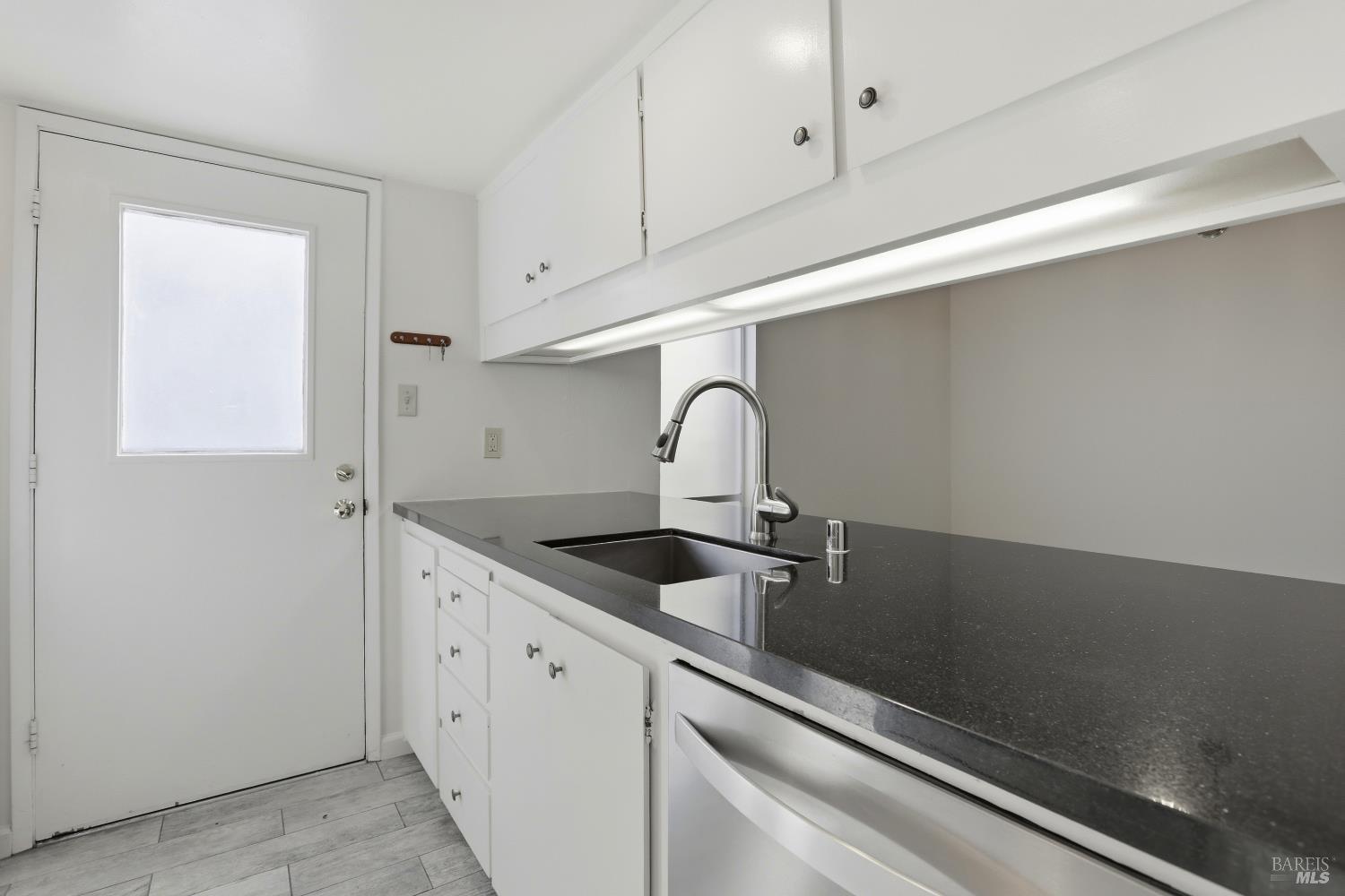 67 Roundtree Boulevard San Rafael, CA 94903 - Photo 6 of 17