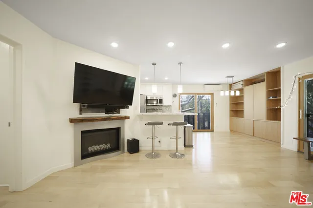 $4,800 | 302 Ashland Avenue, Unit 101, Santa Monica, CA 90405