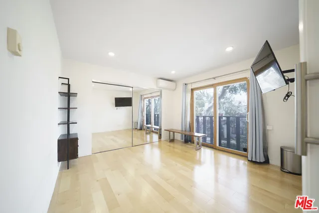 $4,800 | 302 Ashland Avenue, Unit 101, Santa Monica, CA 90405