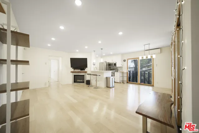 $4,800 | 302 Ashland Avenue, Unit 101, Santa Monica, CA 90405