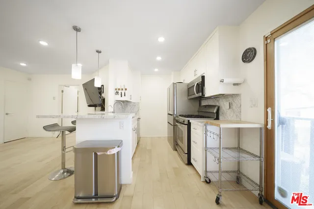 $4,800 | 302 Ashland Avenue, Unit 101, Santa Monica, CA 90405