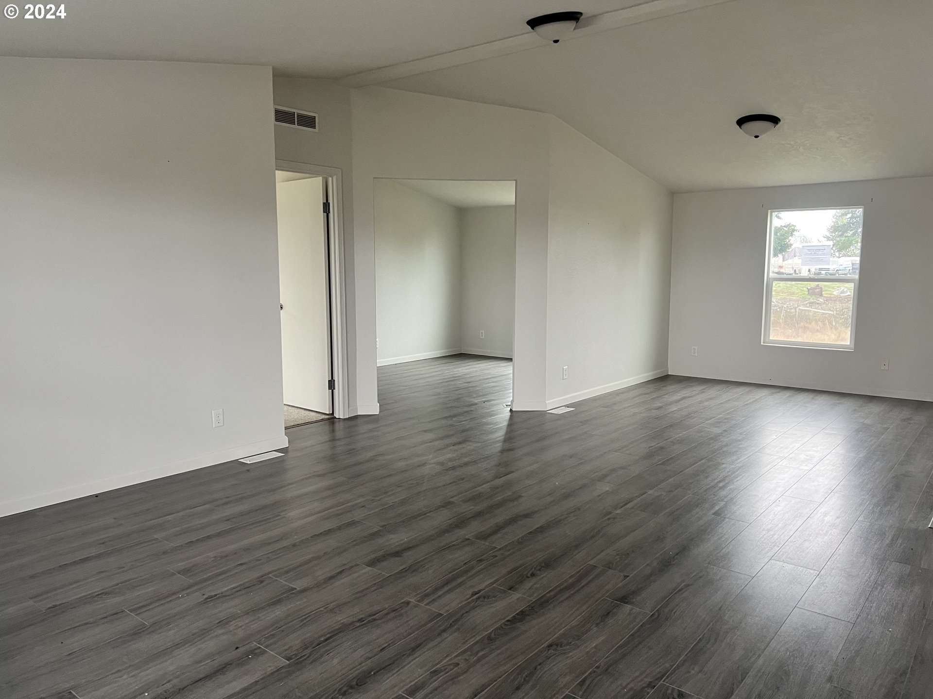 6884 Lookingglass Road Roseburg, OR 97471 - Photo 2 of 13 Gallery Image 2