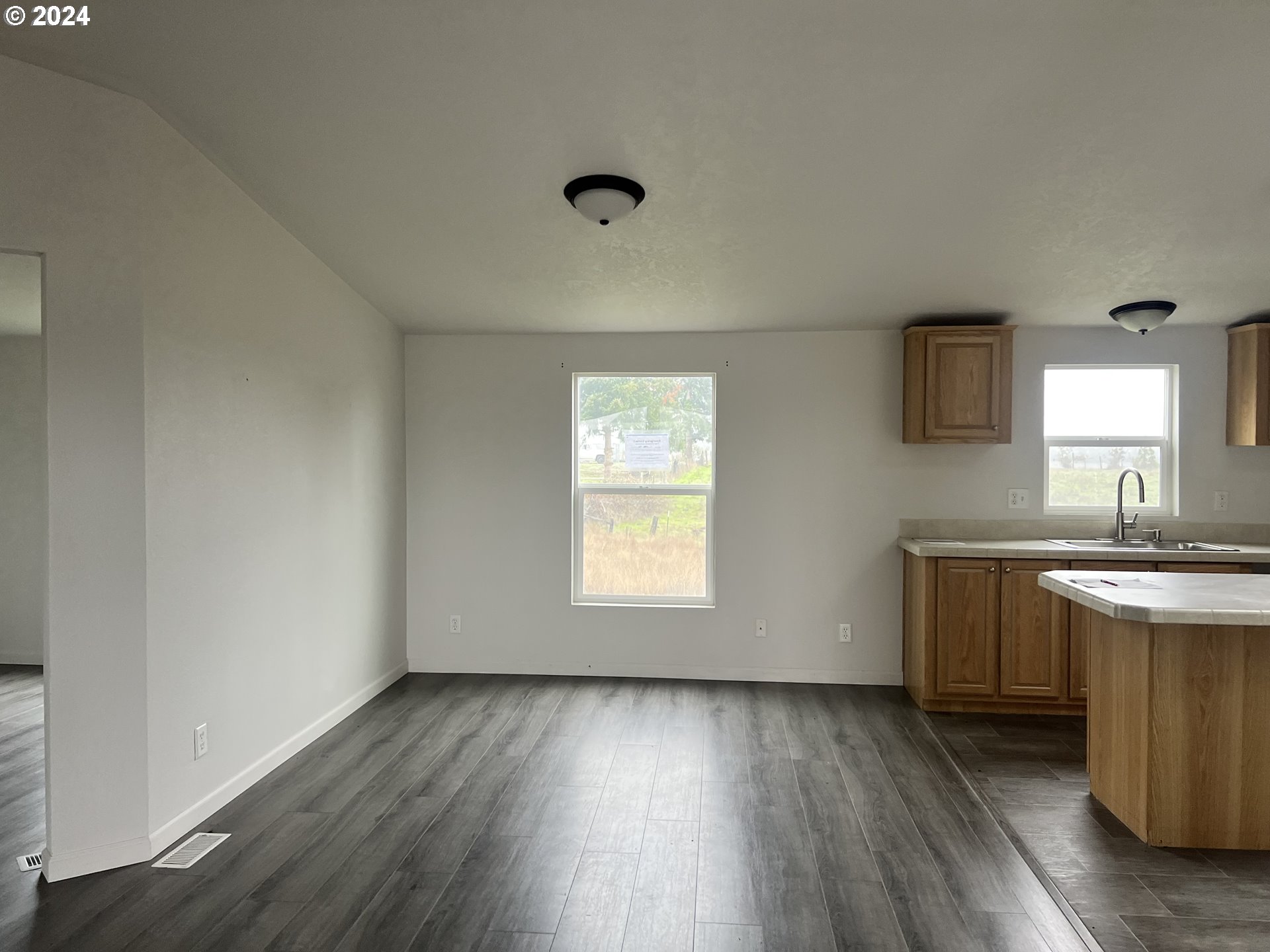 6884 Lookingglass Road Roseburg, OR 97471 - Photo 3 of 13 Gallery Image 3