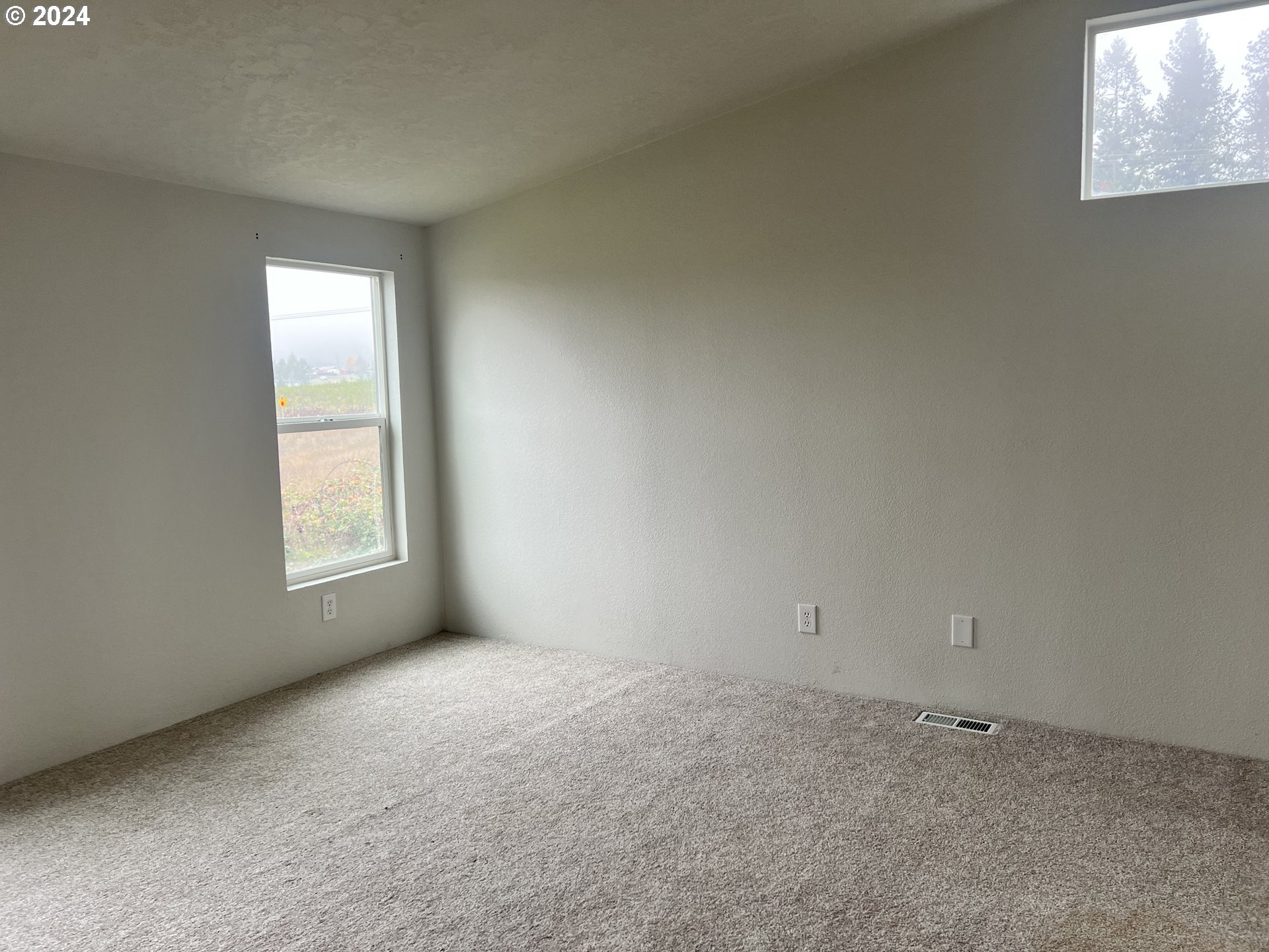 6884 Lookingglass Road Roseburg, OR 97471 - Photo 5 of 13 Gallery Image 5