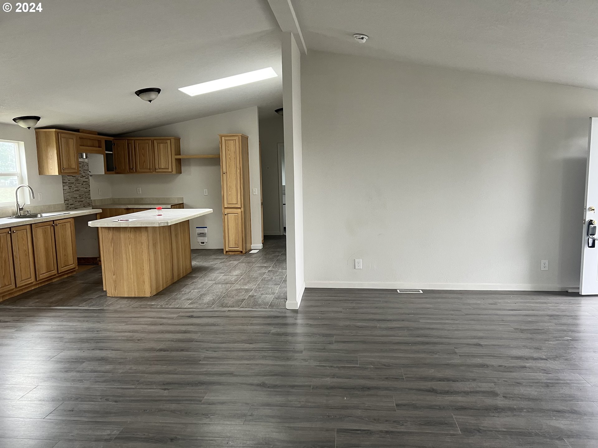 6884 Lookingglass Road Roseburg, OR 97471 - Photo 7 of 13 Gallery Image 7