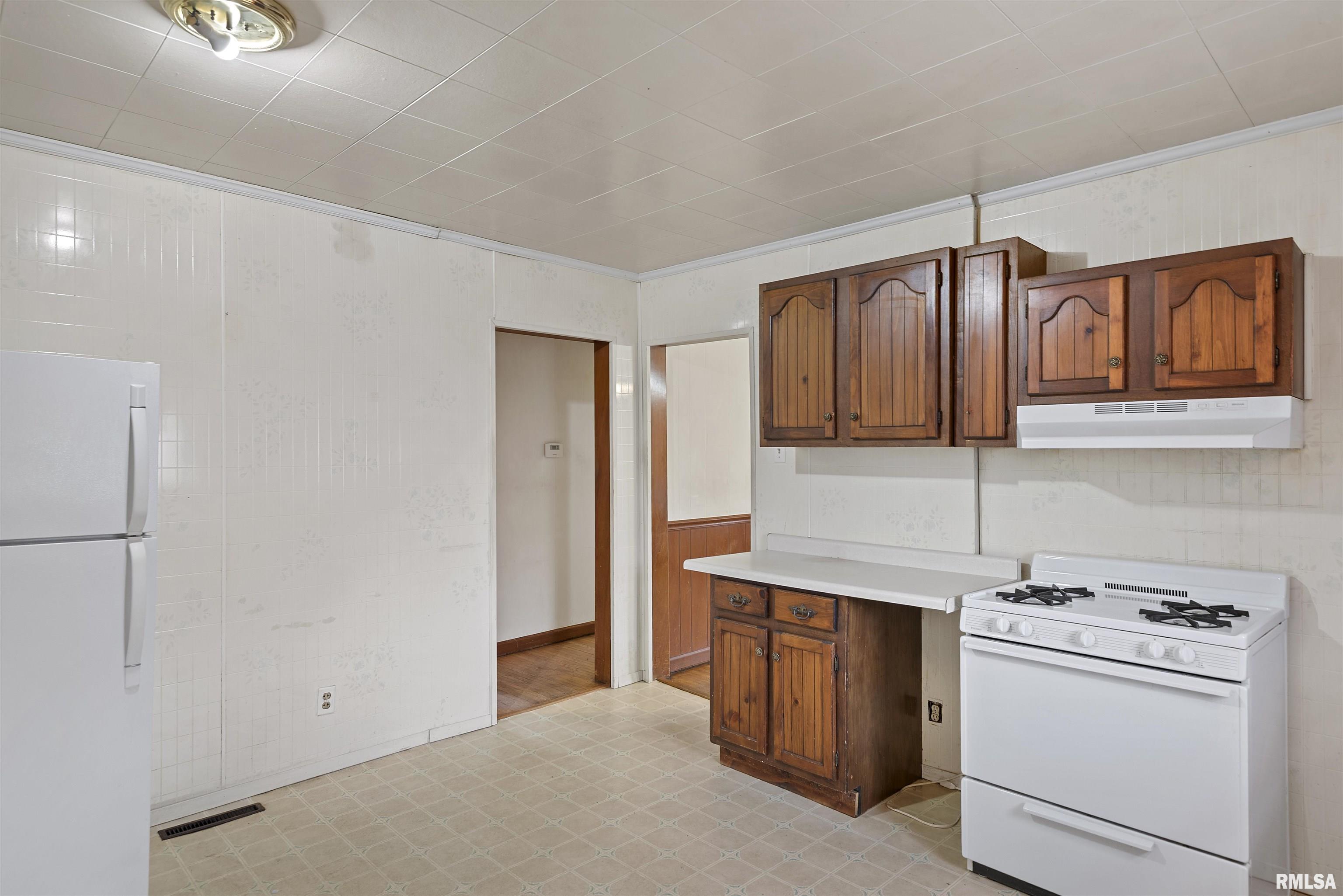 630 West Maple Avenue North Springfield, IL 62702 - Photo 13 of 28