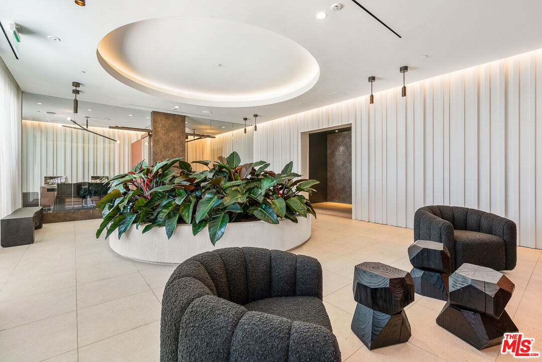 10700 Tabor Street, Unit 524 Los Angeles, CA 90034 - Photo 27 of 29 a living room with furniture and a potted plant