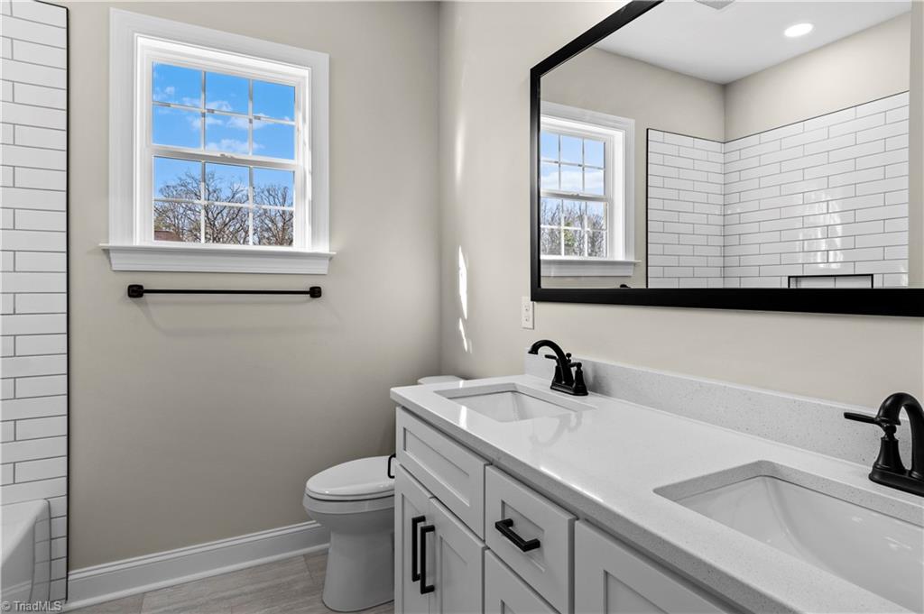 159 Wynnfall Drive Lexington, NC 27295 - Photo 20 of 27 Second Bathroom