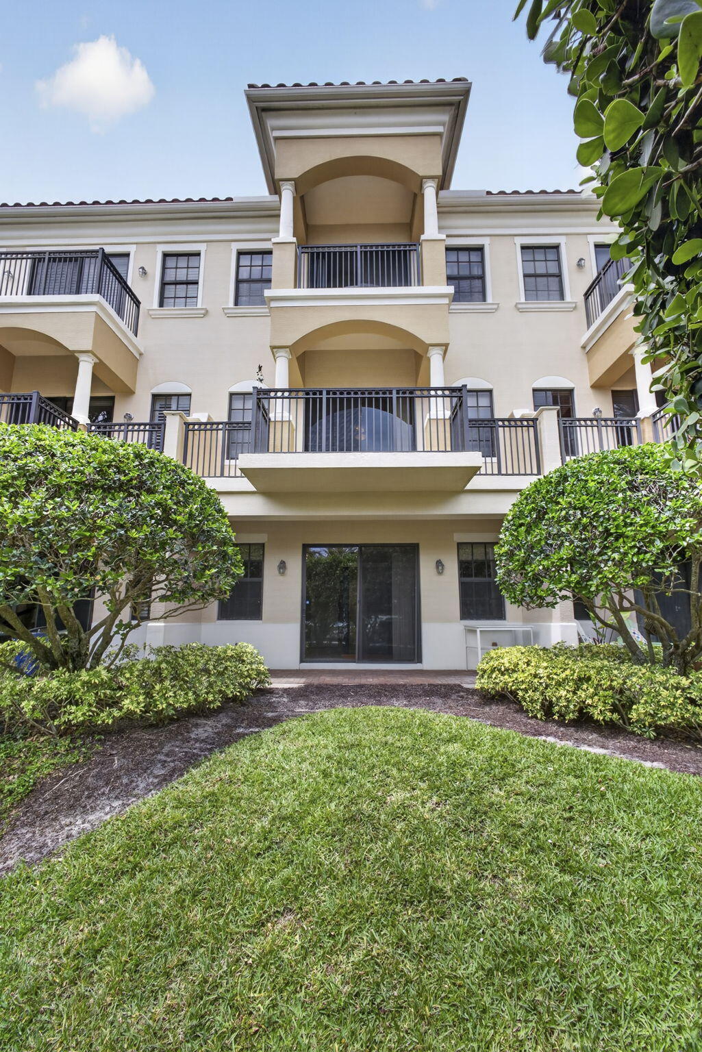 803 Del Sol Circle Tequesta, FL 33469 - Photo 2 of 62 18-web-or-mls-BS1A8247