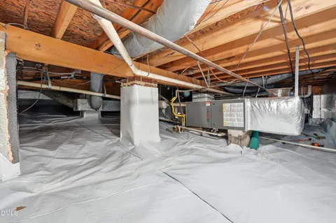 a view of a room with an empty space