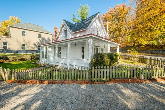 $1,800 | 1512 Beaver Street, Sewickley, PA 15143