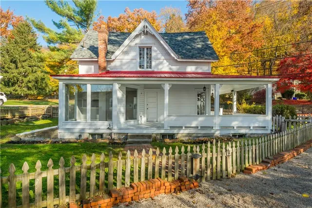 $1,800 | 1512 Beaver Street, Sewickley, PA 15143