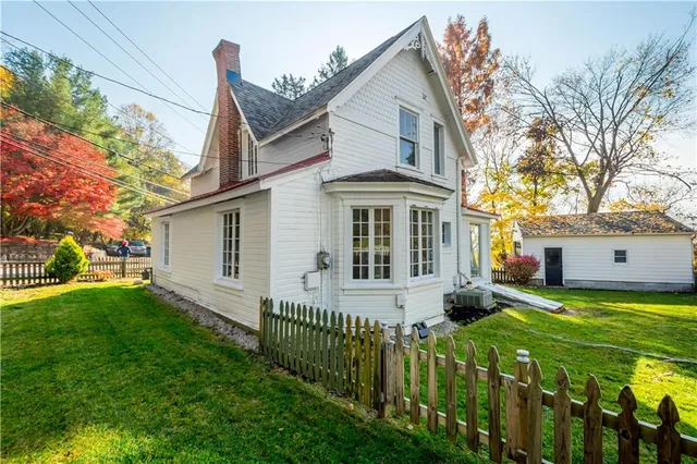 $1,800 | 1512 Beaver Street, Sewickley, PA 15143