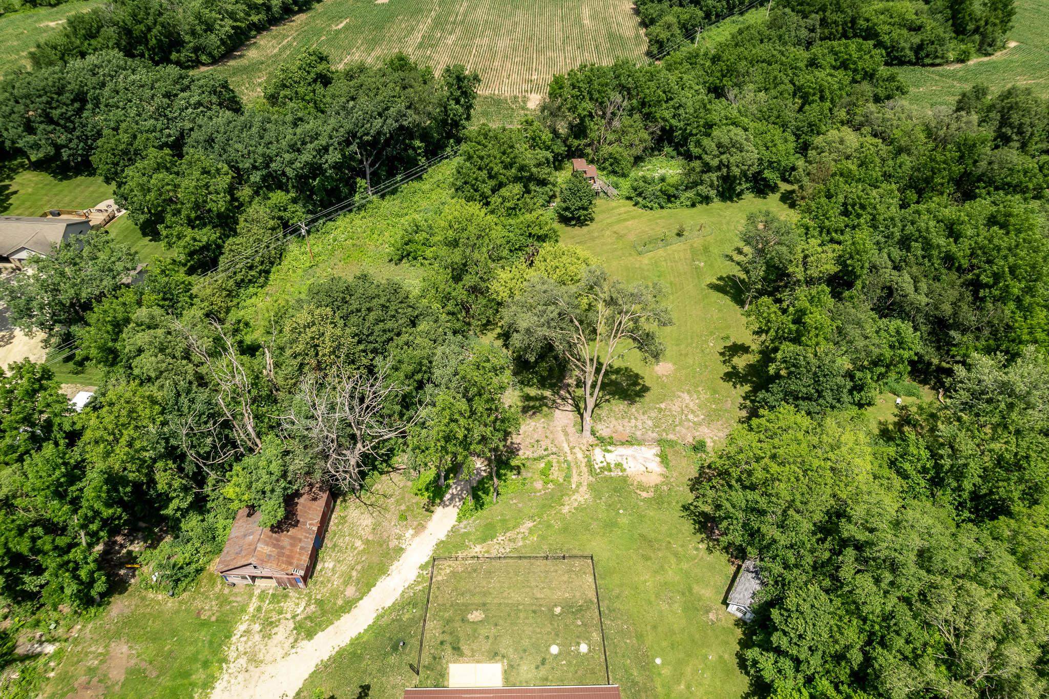 2137 West Creedy Road Beloit, WI 53511 - Photo 3 of 57