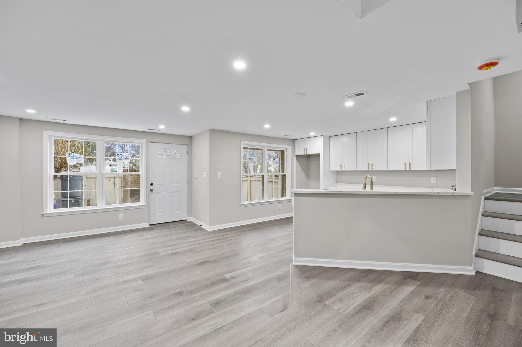8705 Ferrysburg Way Gaithersburg, MD 20886 - Photo 15 of 38 Living room/dining area