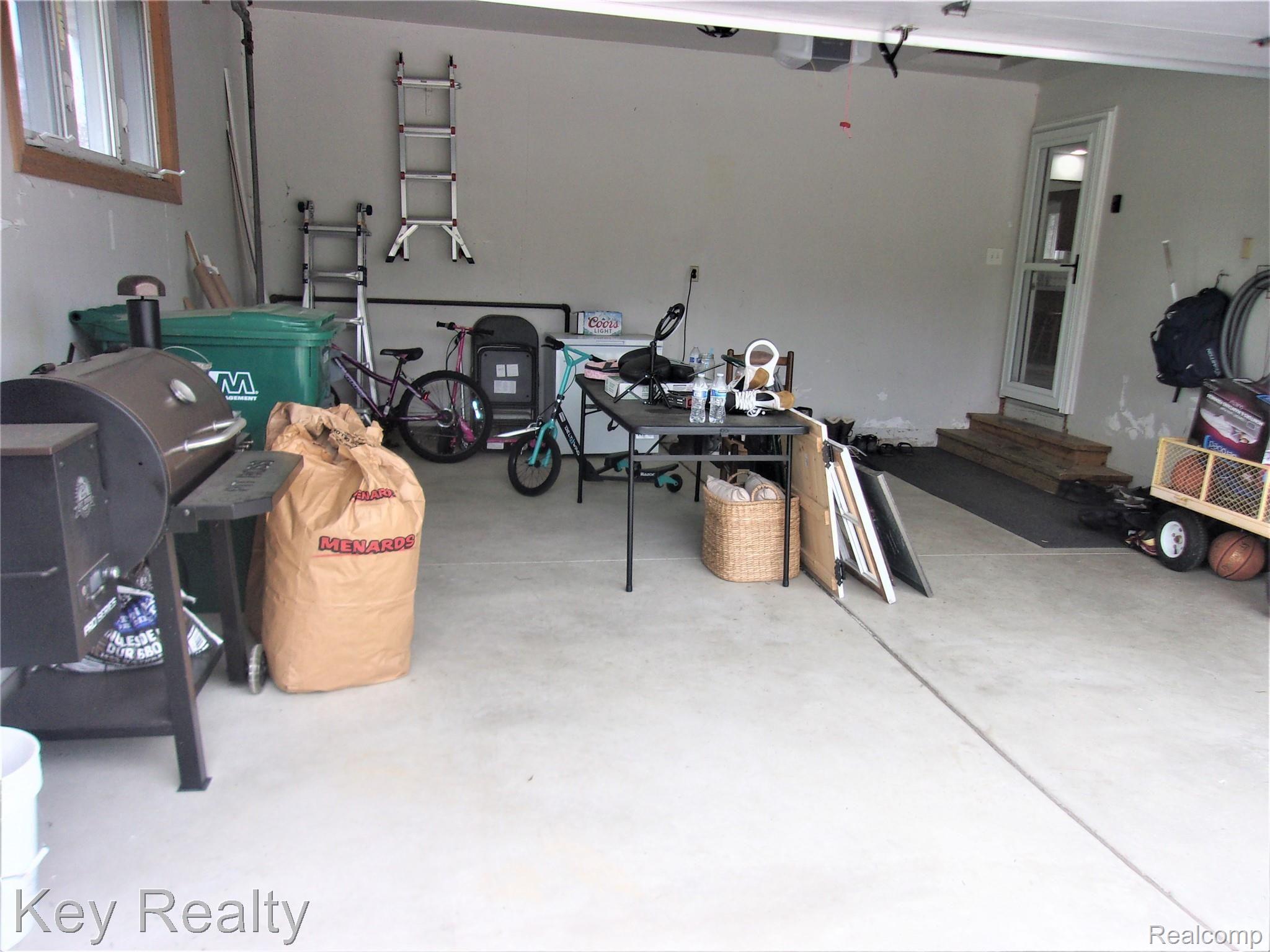 19131 Hannan Road New Boston, MI 48164 - Photo 11 of 57 ATTACHED GARAGE