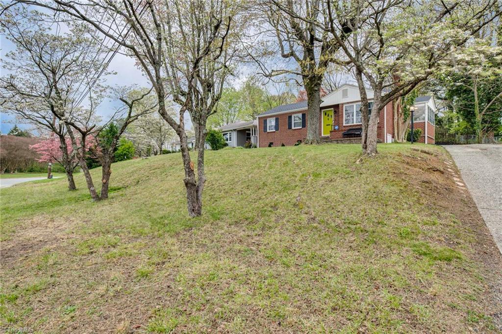 215 South Lindell Road Greensboro, NC 27403 - Photo 4 of 35