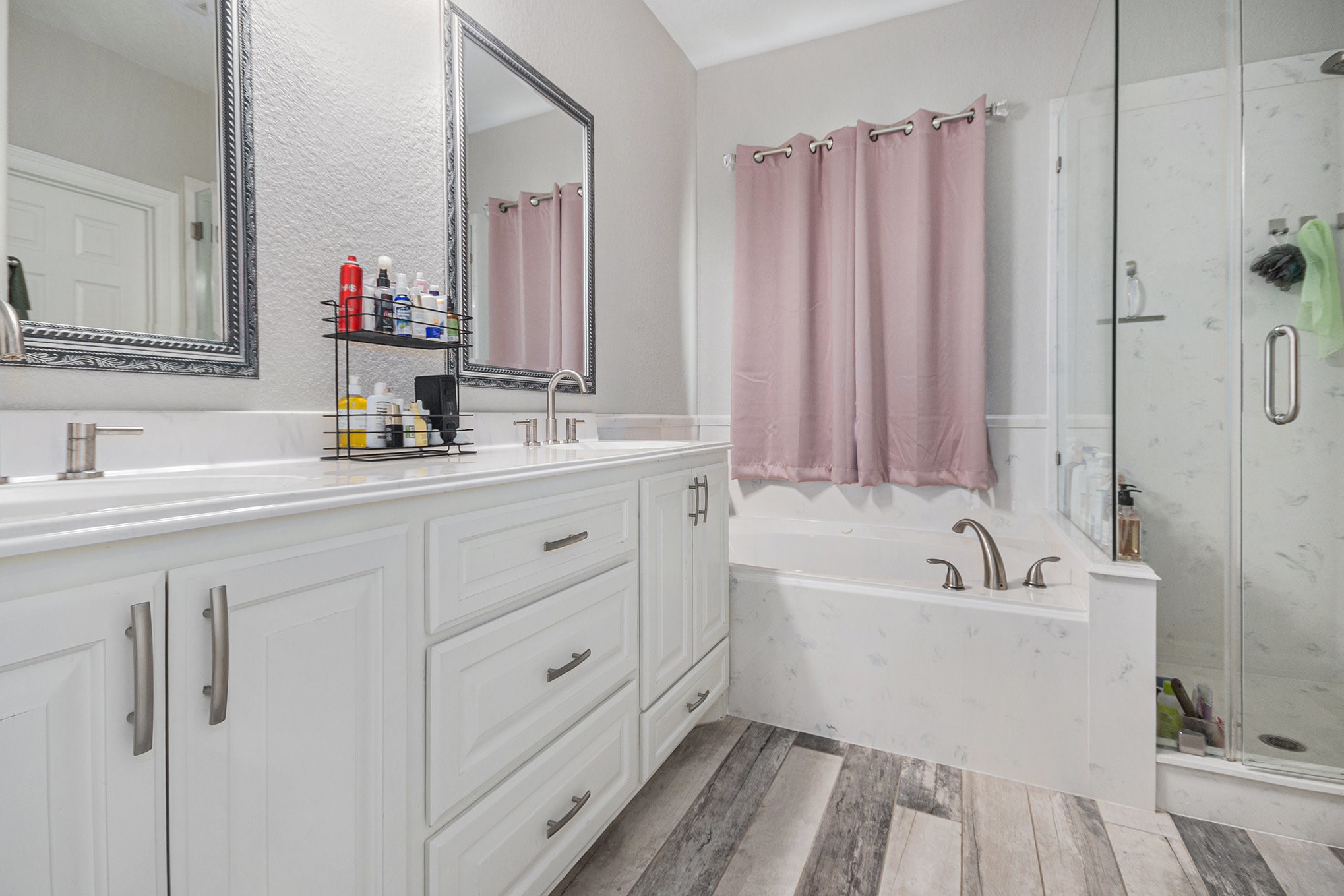 489 Sunset Trail Angleton, TX 77515 - Photo 14 of 39 a bathroom with a tub sink and mirror
